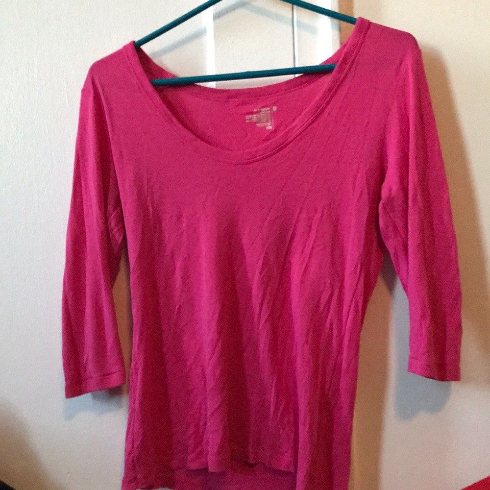 pink strechy long sleeve shirt